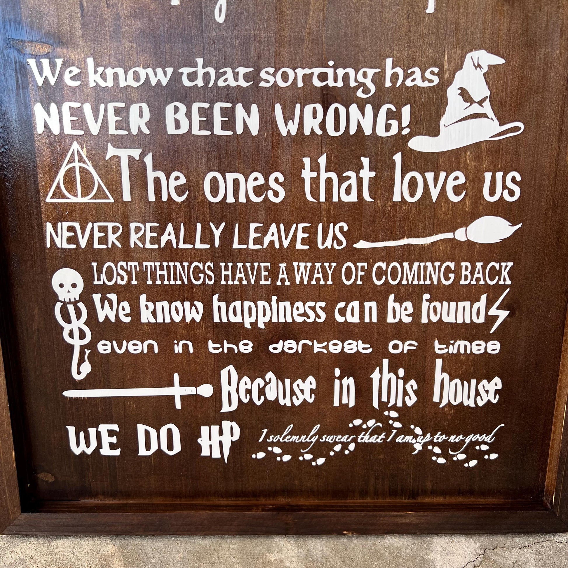 In this house - Wizard Edition, Door sign, Porch Sign, Hogwarts, Deathly Hallows