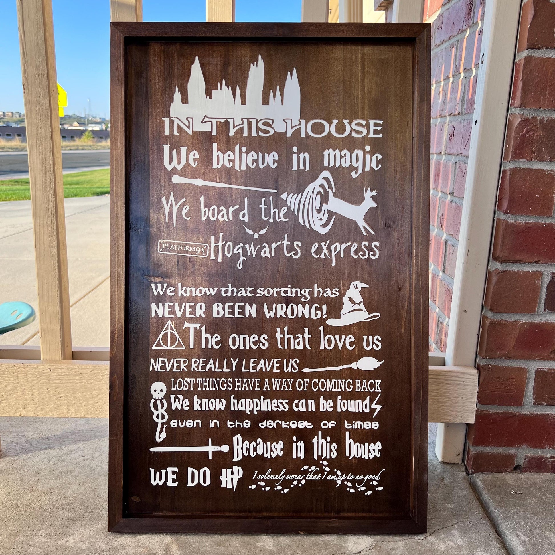 In this house - Wizard Edition, Door sign, Porch Sign, Hogwarts, Deathly Hallows